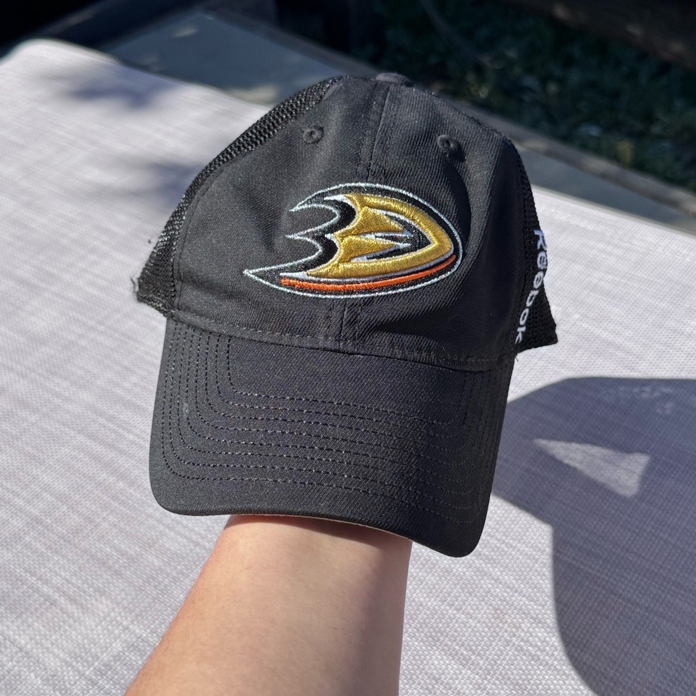 Reebok Anaheim Ducks Center Ice Collection Black Mesh Snapback Hat Size S/M